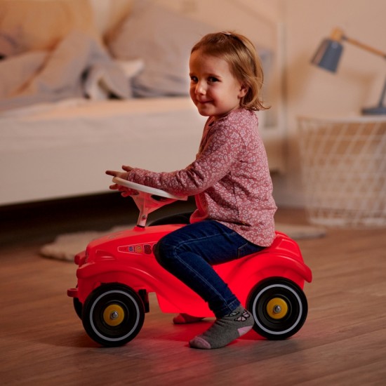 Automobilis klasikinis važiuojamasis automobilis su šviečiančiu garso signalu BIG Bobby