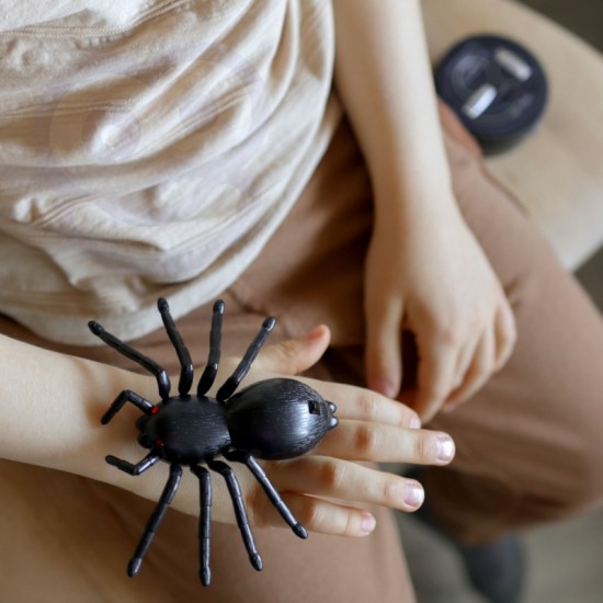 Interaktyvus voras su nuotolinio valdymo pultu WOOPIE