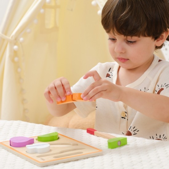 Medinė Montessori mokomoji dėlionė Daržovės pjaustymui VIGA