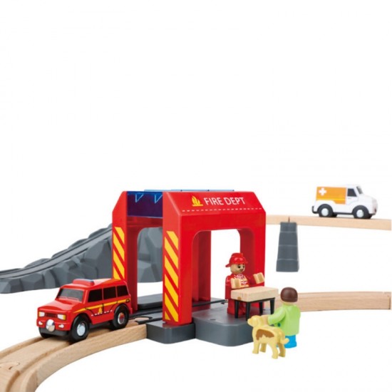 Medinė Trasa Su Traukiniu, Gaisrine Ir Greitosios Medicinos Pagalbos Automobiliu Tooky Toy 70 vnt.