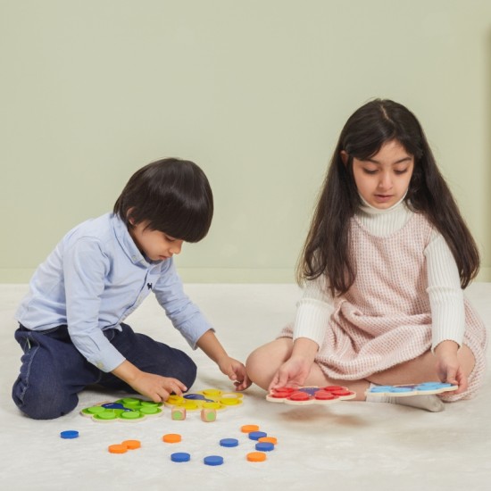 Medinis spalvų derinimo žaidimas „Pevo uodega Montessori“ + kortelės VIGA
