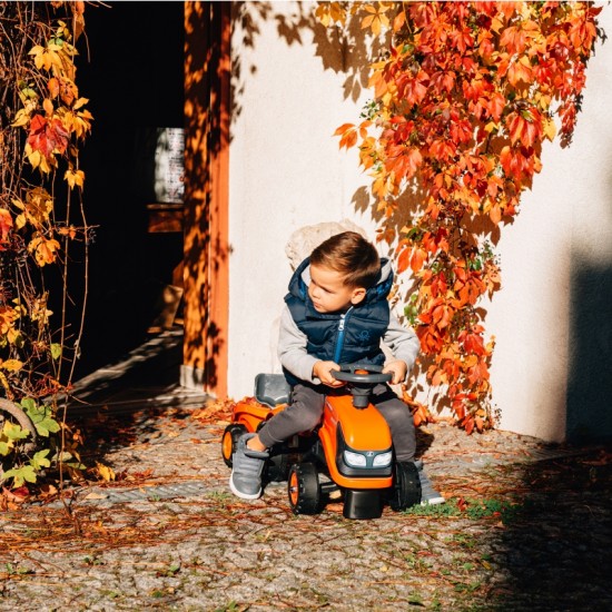 Oranžinis traktorius su priekaba + priedai nuo 1 metų FALK Kubota