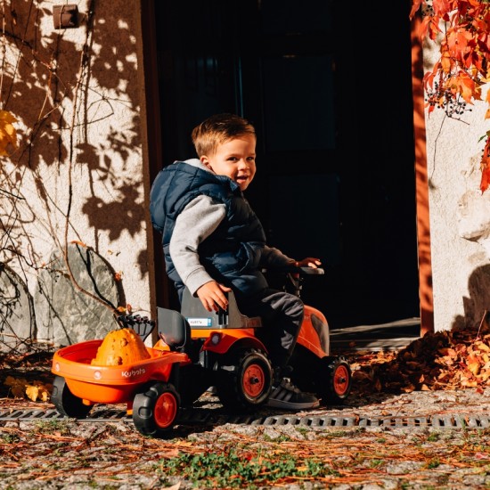 Oranžinis traktorius su priekaba + priedai nuo 1 metų FALK Kubota